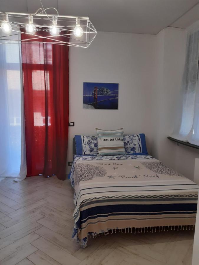 Casa Vacanze Via Nizza 57 Zinola-Wifi Савона Экстерьер фото
